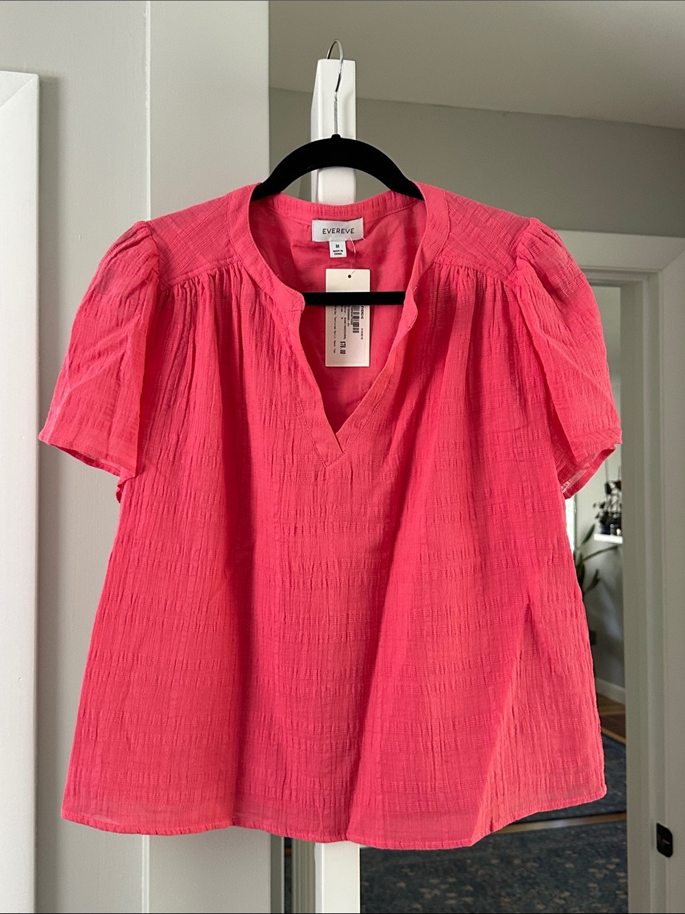 Evereve Shelby Textured Split Neck Top NWT - Picture 2 of 7